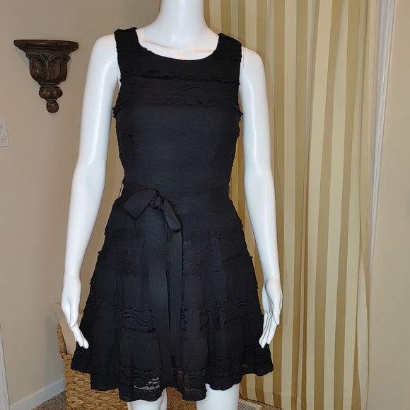 Willow & Clay Dresses & Skirts - WILLOW & CLAY DRESS WITH TIE WAIST S